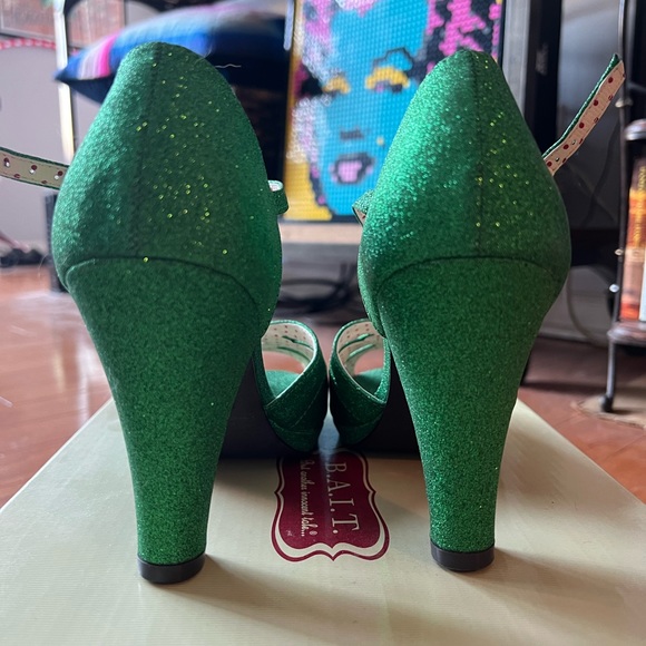 BAIT amazing emerald sparkle peep toe pumps! Size 9 - Picture 4 of 8